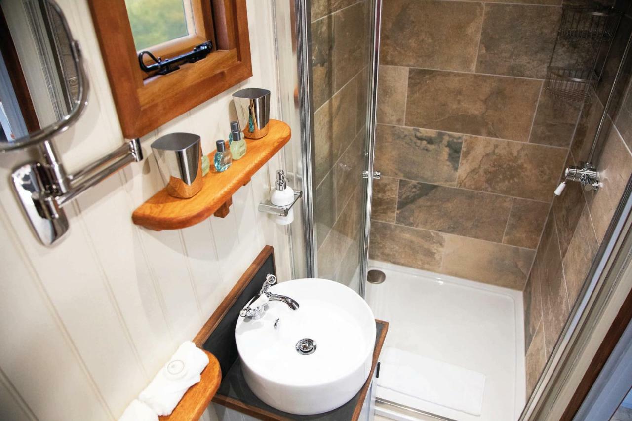 The Merry Harriers Bed and Breakfast Godalming Δωμάτιο φωτογραφία